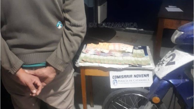 Detienen a tres hombres con una moto robada y más de 20 mil pesos