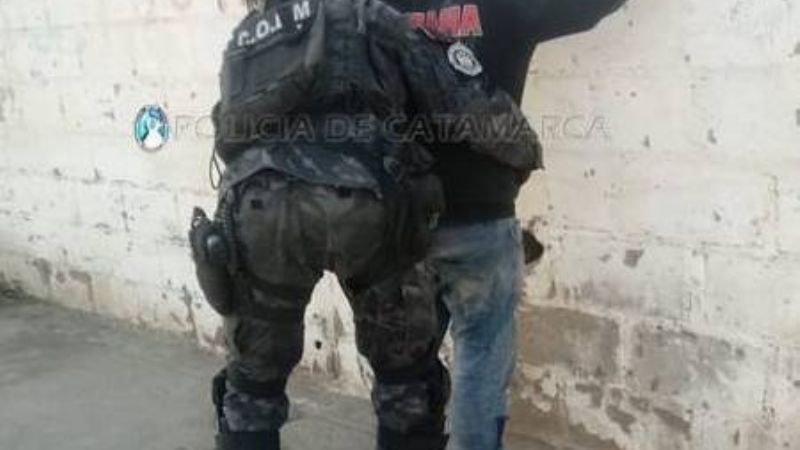 Detienen a un joven en la calle por robar una garrafa