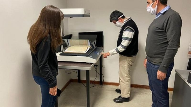 Inició el proceso de digitalización de libros antiguos