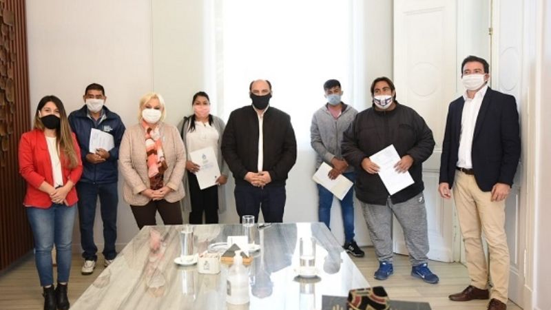 Vecinos de Altos de Choya recibieron sus escrituras