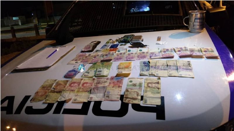 Secuestran 18 gr. de marihuana, vehículos y arrestan a seis jóvenes