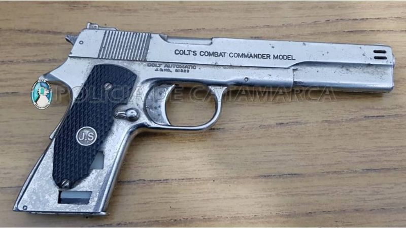 Se metió al estudio de un abogado con un arma tras una persecución