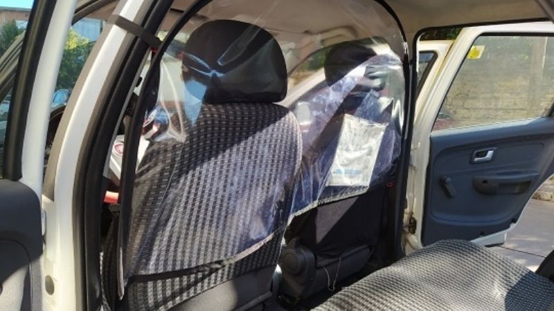 Taxis y Remises deberán llevar una mampara que separe al conductor del pasajero