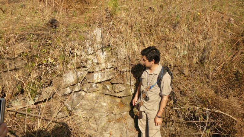 Detalles del hallazgo de dos vasijas indígenas en Paclín