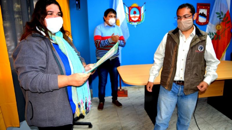 Primera entrega de créditos a emprendedoras tinogasteñas