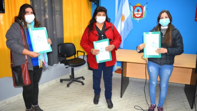 Primera entrega de créditos a emprendedoras tinogasteñas