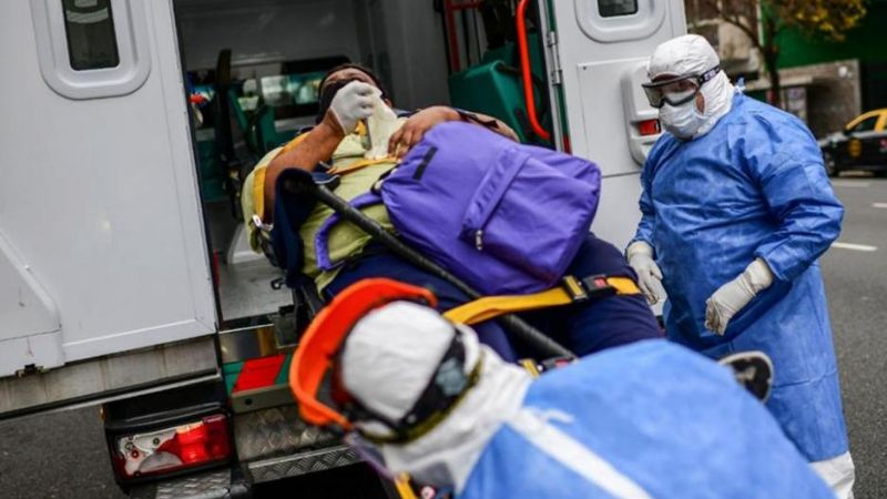 Confirmaron 704 nuevos casos y 12 muertes