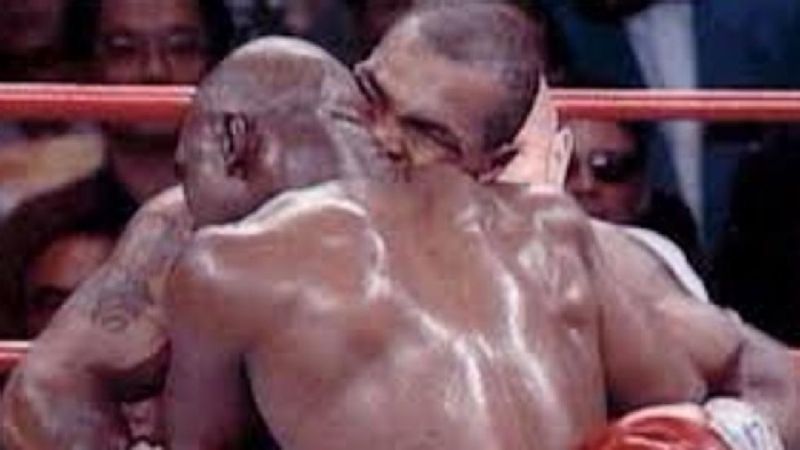 Holyfield volvería a cruzarse con Tyson, sólo en exhibición