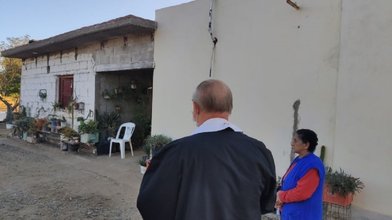 Entrega de plantas y bendición de casas en La Ribera