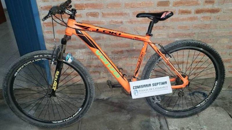 Tres aprehendidos por el robo de una bicicleta de marca