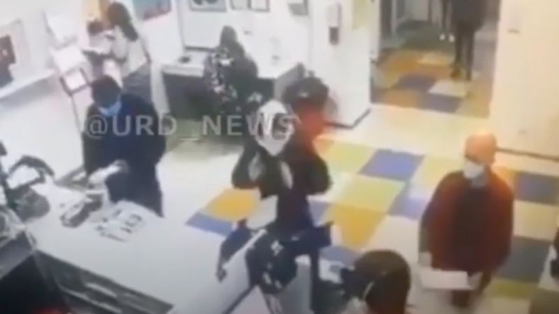 Se sacó la bombacha y la usó de “tapabocas”