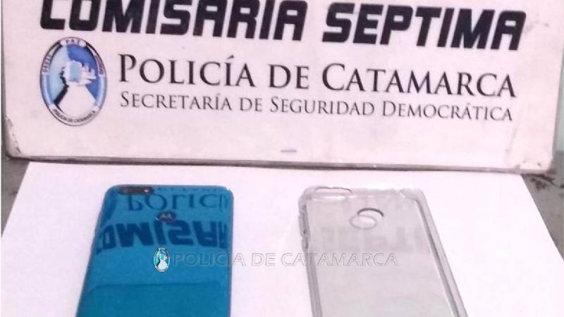 Entregó a policías un celular que quedó secuestrado