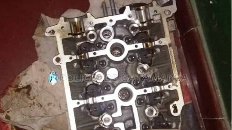 Llevaba una pieza de motor de una camioneta siniestrada