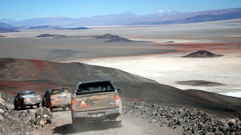 Salar de Antofalla, desierto e inmenso