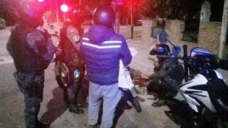 Detienen a personas que consumían bebidas alcohólicas en la calle