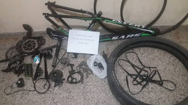 Le robaron la bici de su casa y la encontraron toda desarmada