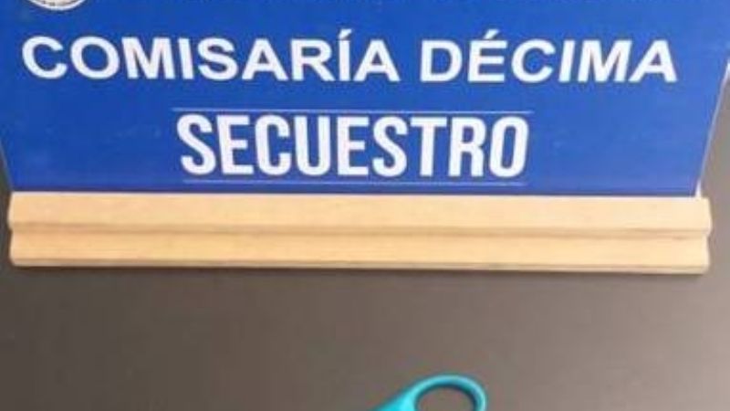 Cumplía prisión domiciliaria y salió a la calle para amenazar con una tijera