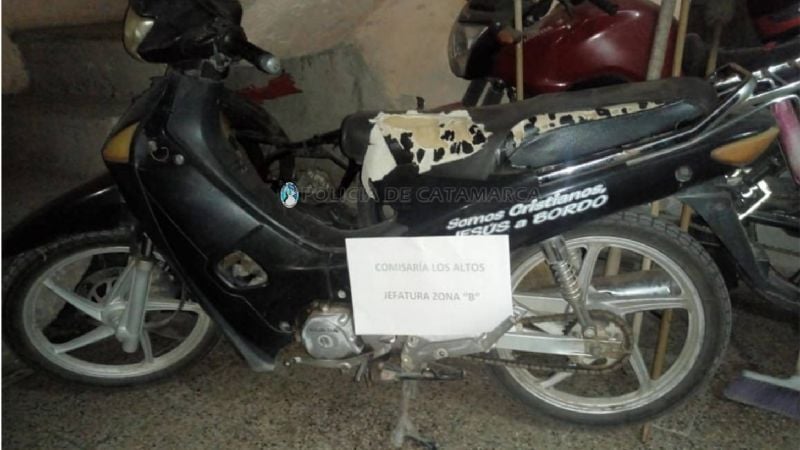 En Los Altos recuperan una moto robada en la Capital
