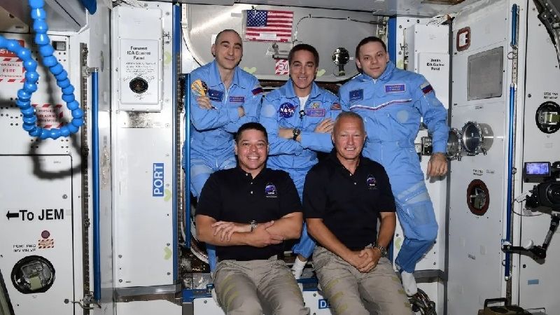 La tripulación del Dragon en la Estación Espacial Internacional