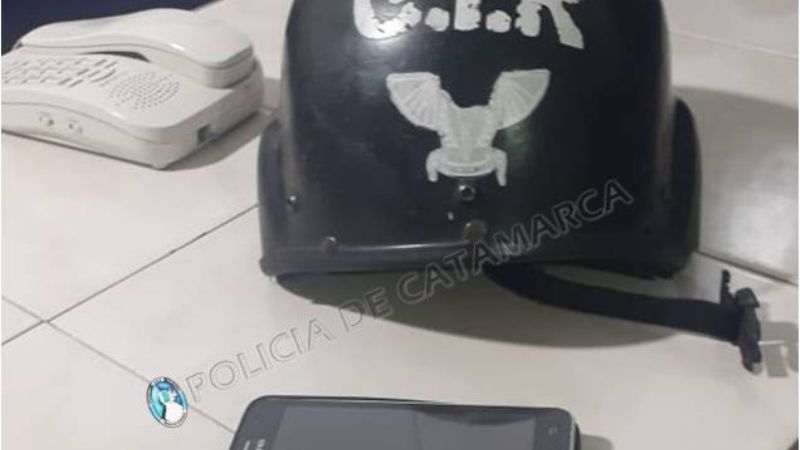 Aprehenden a dos jóvenes, secuestran una moto y un celular