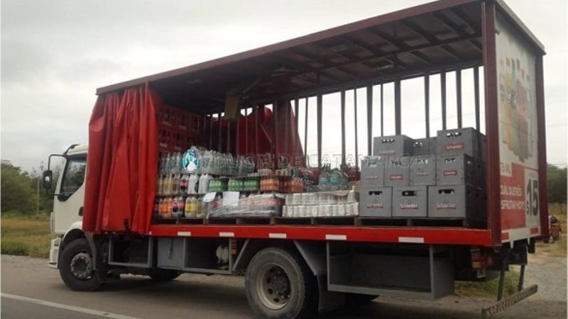 La policía le secuestró 300 botellas de cervezas y 500 latas