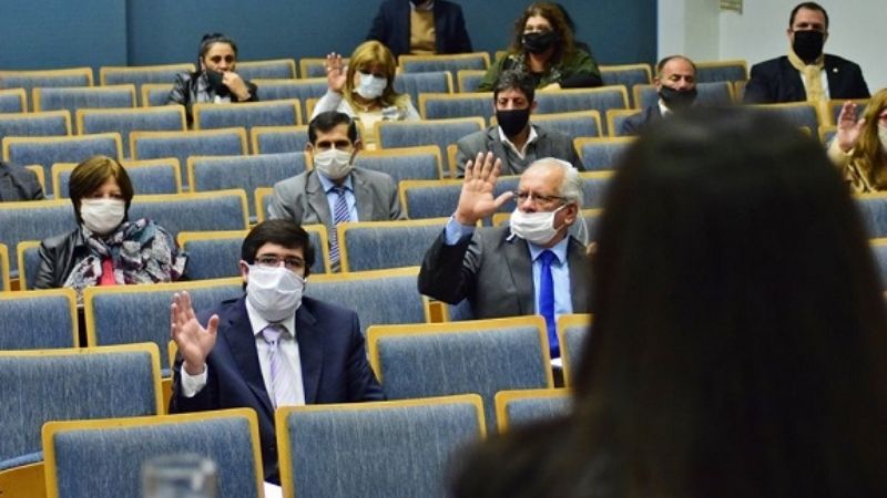 Polémicos decretos del Ejecutivo, ingresaron a Diputados