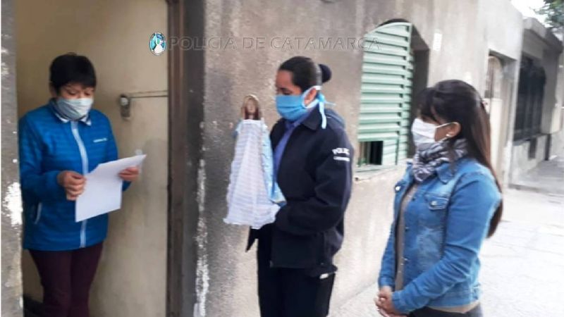 Policías acercan la Imagen de la Virgen del Valle a los vecinos