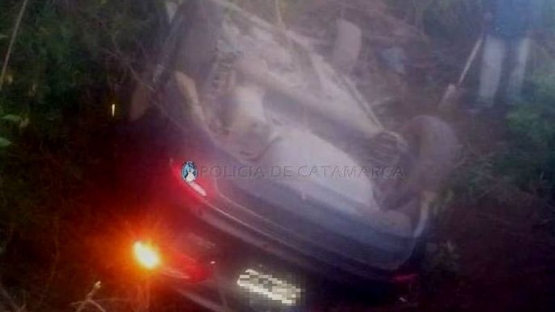 Perdió el control y volcó en Colonia de Achalco