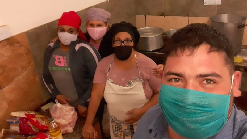 Solidaridad: Merienda y cena a desocupados y familias necesitadas