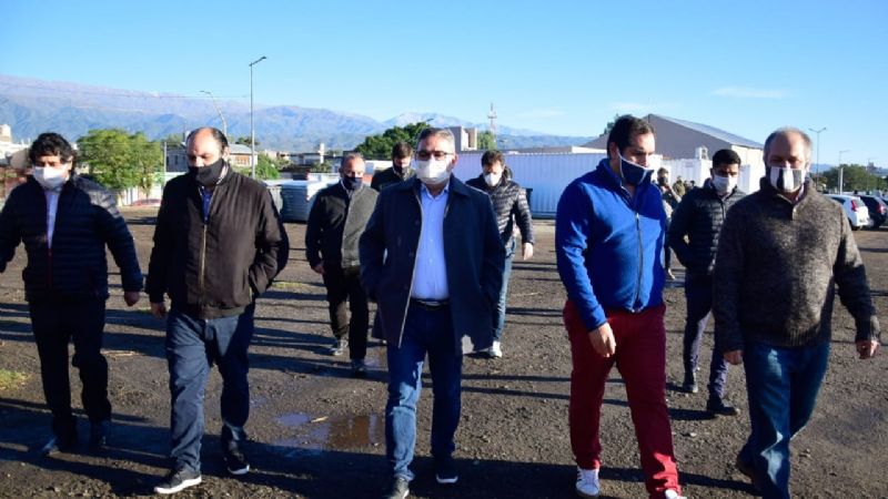 Gustavo recorrió obras junto con el gobernador