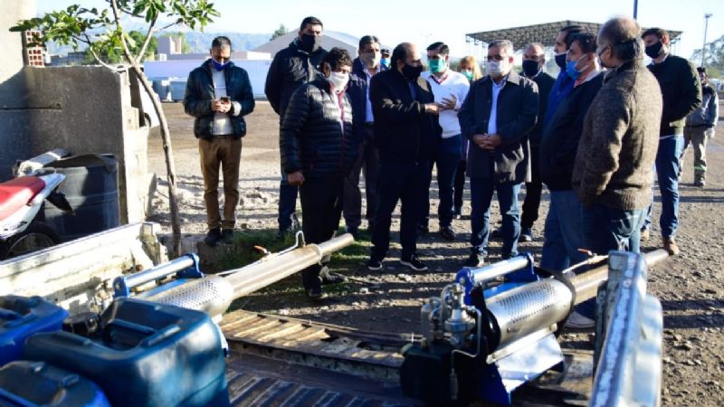 Gustavo recorrió obras junto con el gobernador