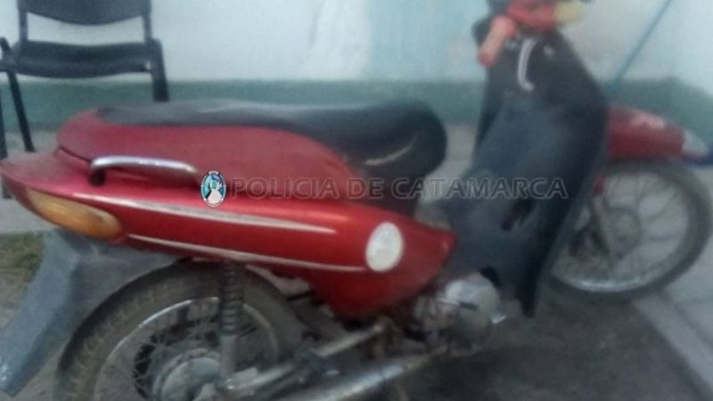 Dejó la moto abandonada