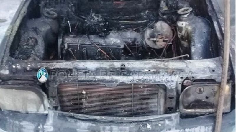 Un auto se prendió fuego