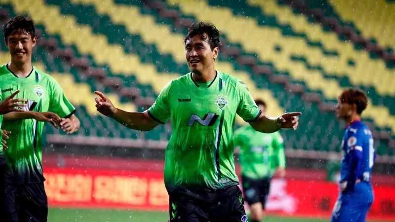 ¡Volvió el fútbol…!, en Corea del Sur