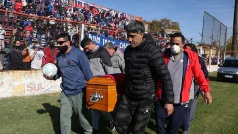 El adiós al "Trinche" Carlovich  rompió la cuarentena