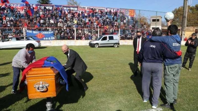 El adiós al "Trinche" Carlovich  rompió la cuarentena