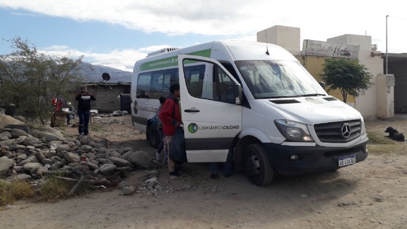 Asisten a una familia que sufrió un incendio