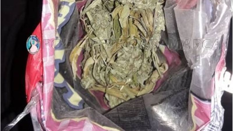 Secuestran una bolsa con cogollos de marihuana en Santa María
