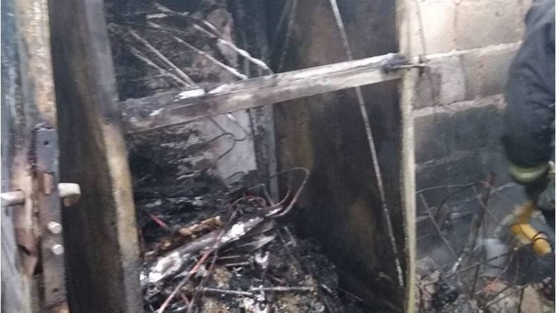 Un incendio consumió una precaria vivienda