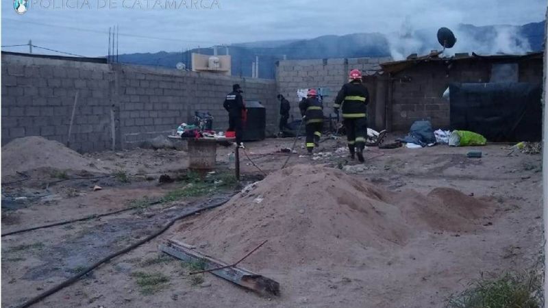 Un incendio consumió una precaria vivienda
