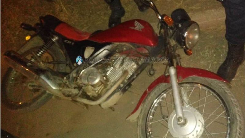 Robó una moto y la terminó abandonando al ser perseguido por policías