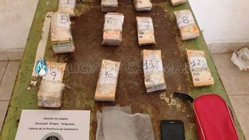 Secuestran 4 kilos de cocaína y casi 2.5 millones de pesos