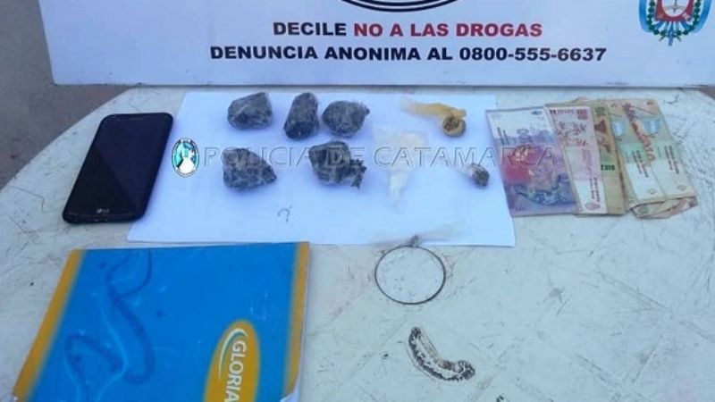 Secuestran 4 kilos de cocaína y casi 2.5 millones de pesos
