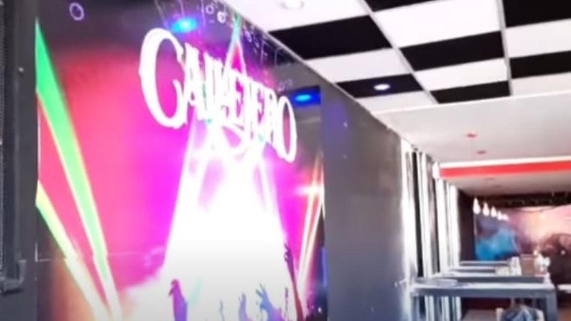 Buscaba a su marido, no lo encontró, y destrozó un bar