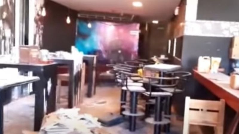 Buscaba a su marido, no lo encontró, y destrozó un bar