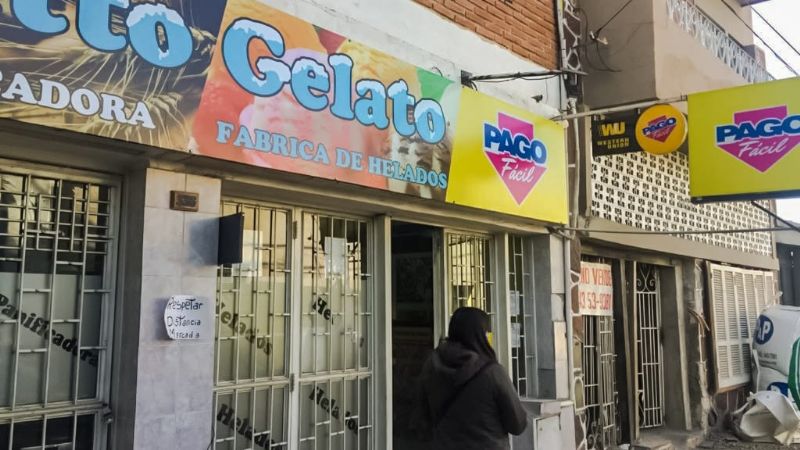 Multan a comercios de pagos de servicios por el cobro adicional