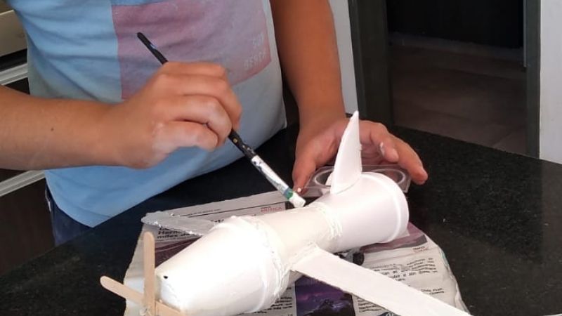 Alumnos de la ENET Nº1 crean juguetes para donar