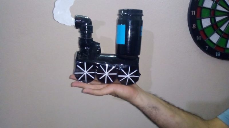 Alumnos de la ENET Nº1 crean juguetes para donar