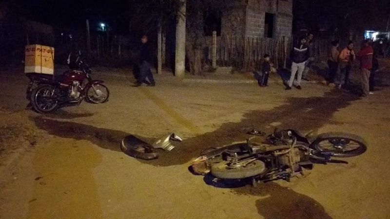 Un niño manejaba una moto y protagonizó un choque