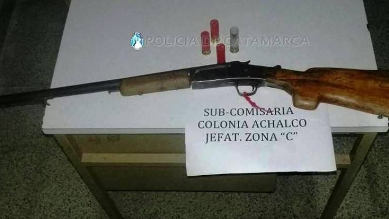 Detienen a dos jóvenes con una escopeta y cartuchos